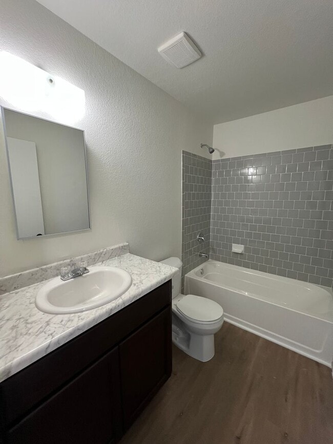 Building Photo - NEWER 3 BEDROOM HOME!