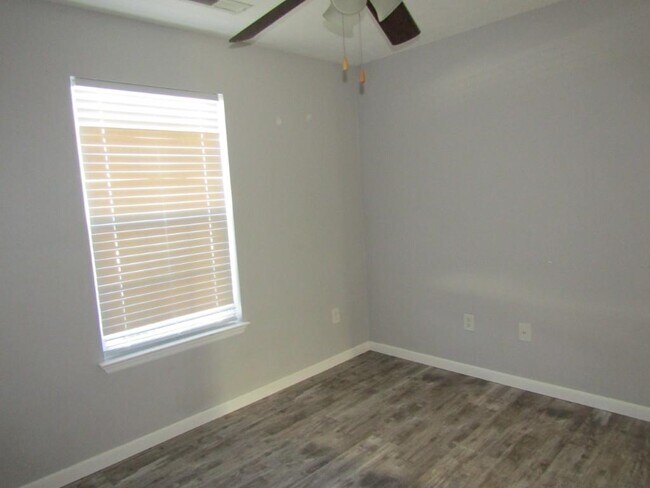 Building Photo - 151 Heath Dr