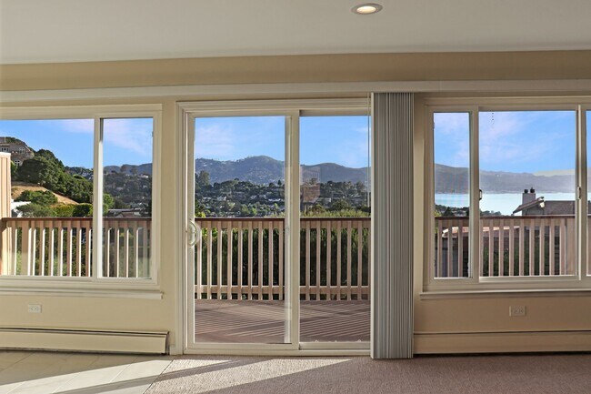 Building Photo - 99 Marinero Cir