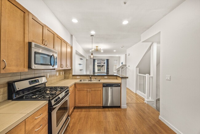 Building Photo - 2160 Yakima Ct