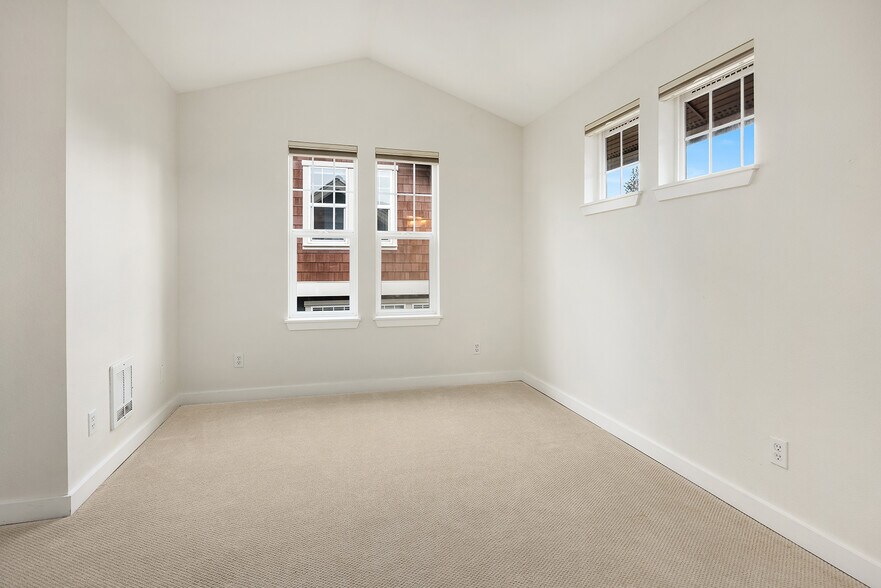 Building Photo - 5430 California Ave SW