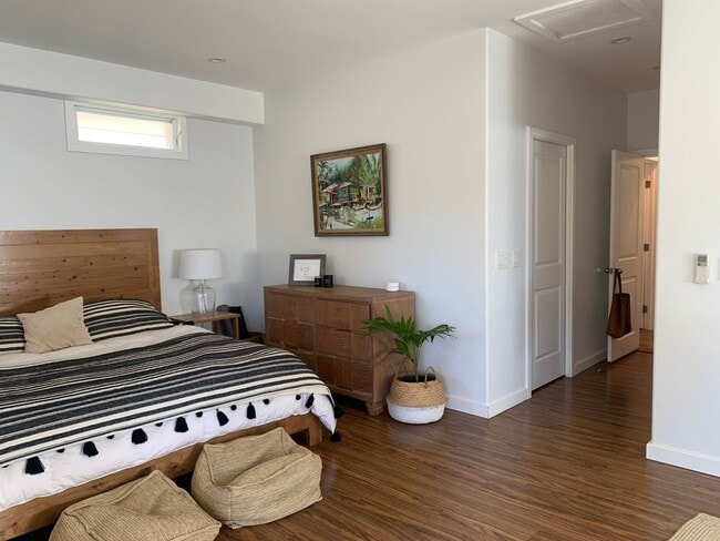 Building Photo - Renovated 3 bed, 2 bath Duplex Home in Waialua