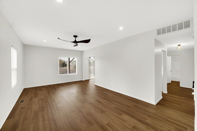 Building Photo - 2325 Summerlin Dr