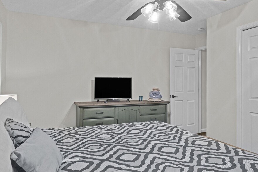 Building Photo - 68 P J S Inlt