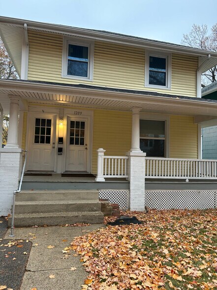 Primary Photo - 1209 1/2 W Governor St