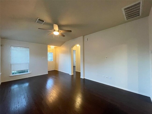 Building Photo - 807 Alamo Plaza Dr