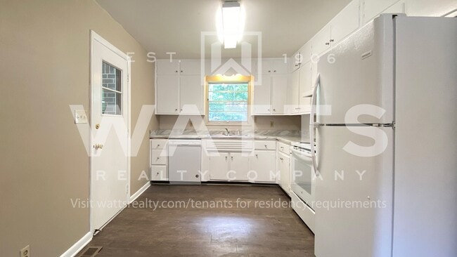 Building Photo - Comfortable 3 Bedroom/1 Bath Home in Fores...