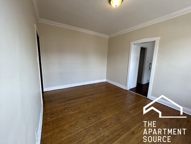 Building Photo - 4404 N Winchester Ave