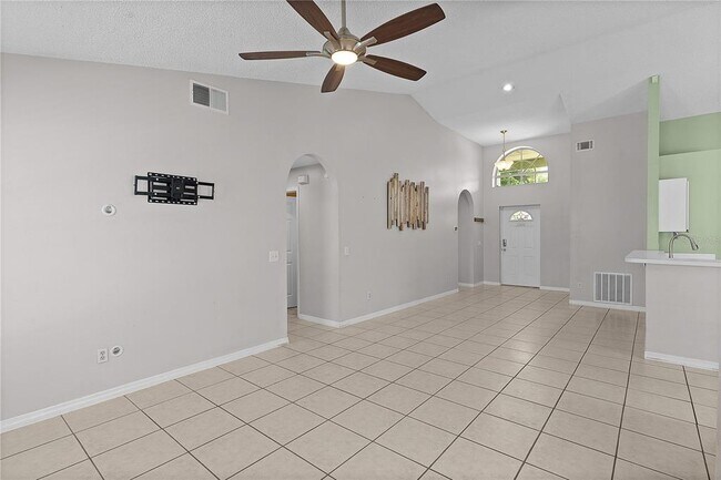 Building Photo - 40045 Palm St