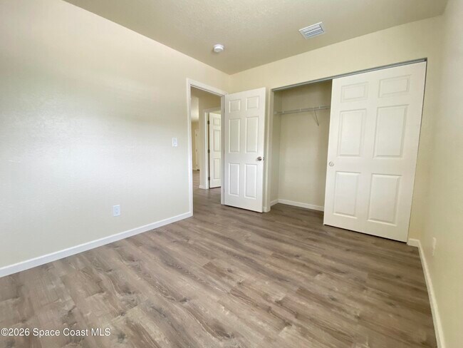 Building Photo - 105 Lagrange Ave