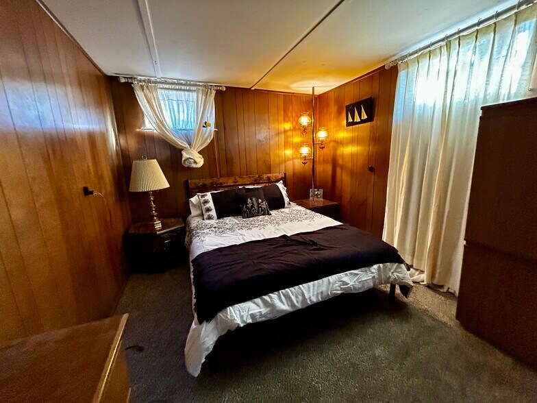 Bedding included - 1908 Kessler Blvd North Dr