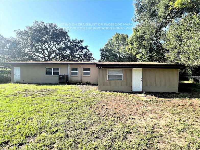 Building Photo - 2260 Charlotte Dr