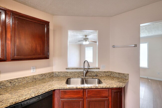 Building Photo - 665 Walnut Creek Dr NW