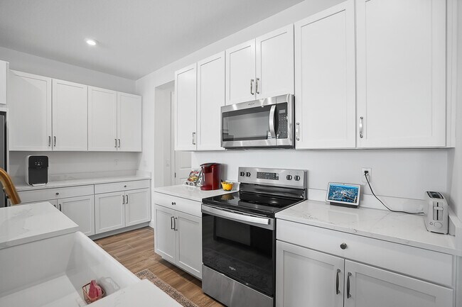 Building Photo - 3550 NW Solange Ct