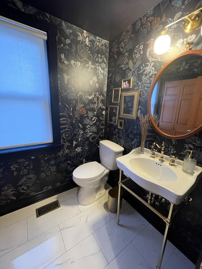 Building Photo - 1279 Hunter Ave