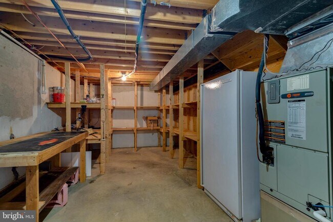 Building Photo - 8413 Manor View Rd