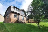 Building Photo - Updated 2 Bed, 1 Bath Home w/ Bonus Room in Castle Shannon - Central Heat & AC, Laundry - Availab...