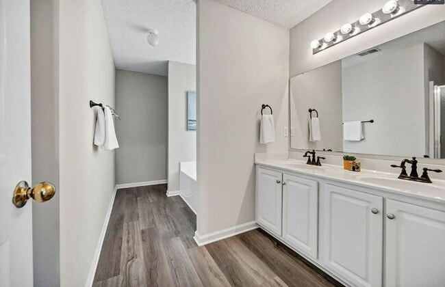 Building Photo - Remodeled home