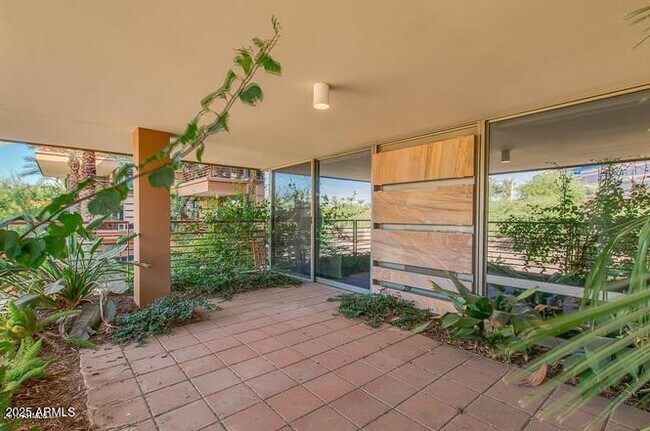 Building Photo - 7161 E Rancho Vista Dr