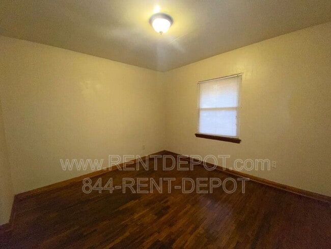 Building Photo - 1602 S Fares Ave