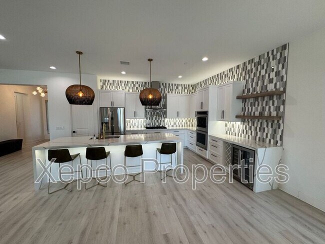 Building Photo - 74635 Tesla Dr