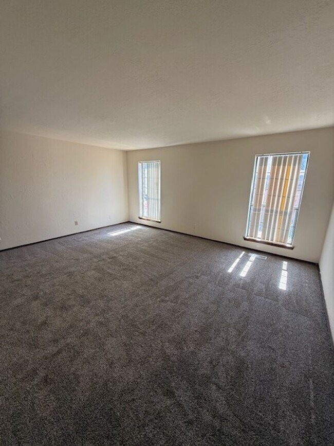 Building Photo - Cute hide away in the NE heights