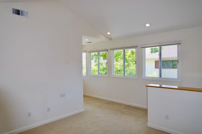 Building Photo - Downtown Los Altos
