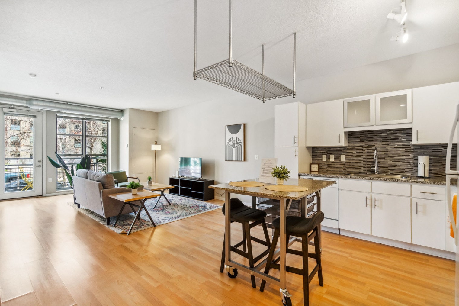 Building Photo - 616 Washington Ave S