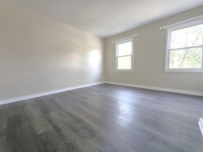 Building Photo - 4946 Somerton Dr