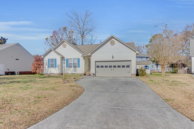 Building Photo - 705 E Hightree Ln