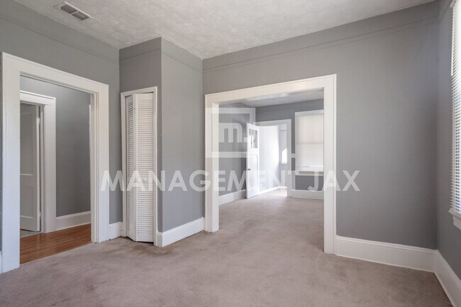 Building Photo - 1011 Alderside St