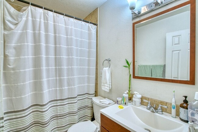 Building Photo - 1725 7th St