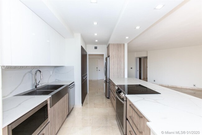 Building Photo - 19667 Turnberry Way