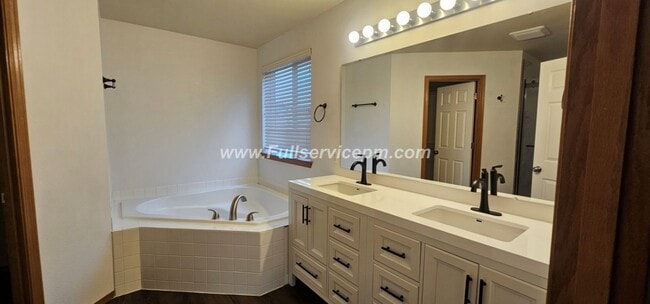 Building Photo - Beautifully Updated home in Covington WA