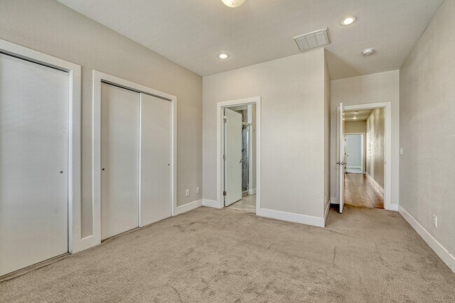 Building Photo - 534 S Lincoln St