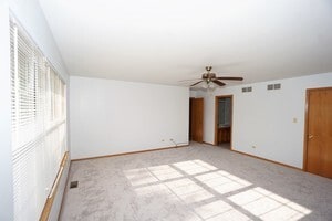 Building Photo - 907 Elderberry Cir