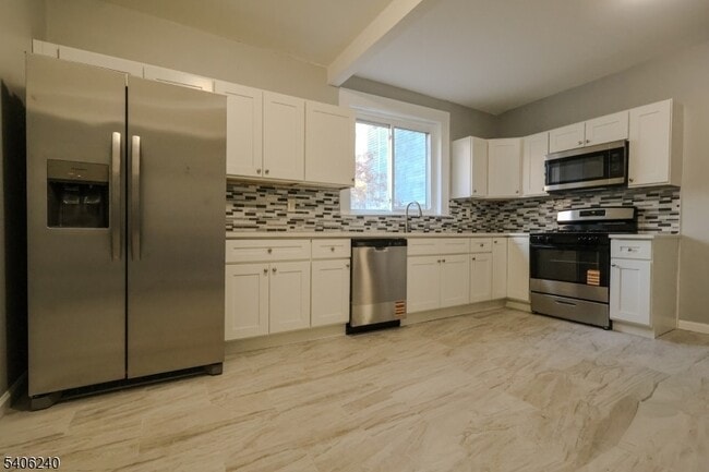 Building Photo - 106 S 11th St