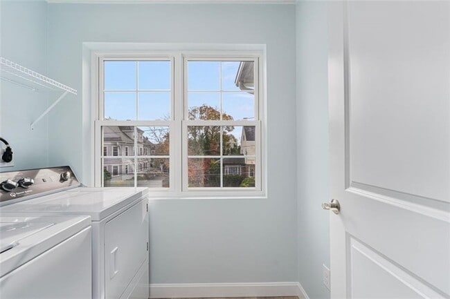 Building Photo - 45 Windsor Rd