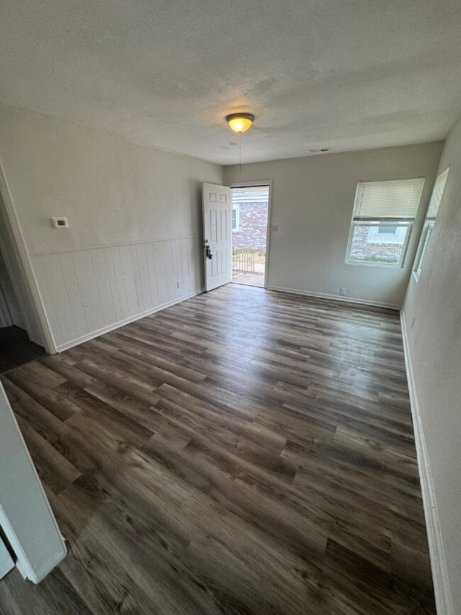 Building Photo - "Cozy 1-Bed Gem in Wichita – Perfect Balance of Comfort and Convenience!"