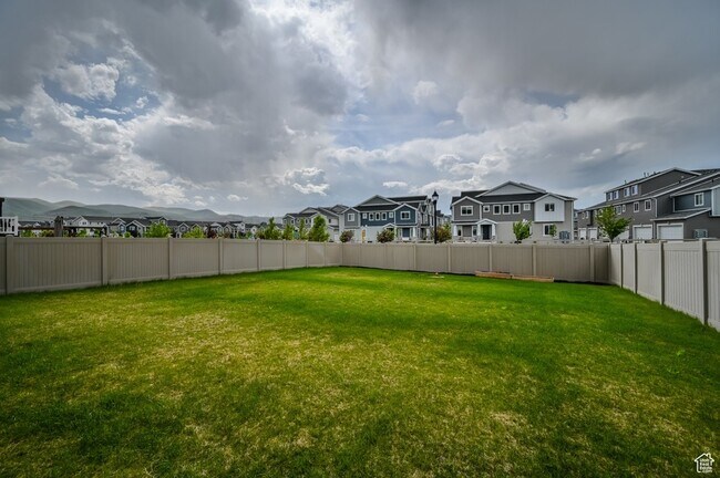 Building Photo - 15162 S Cantle Dr