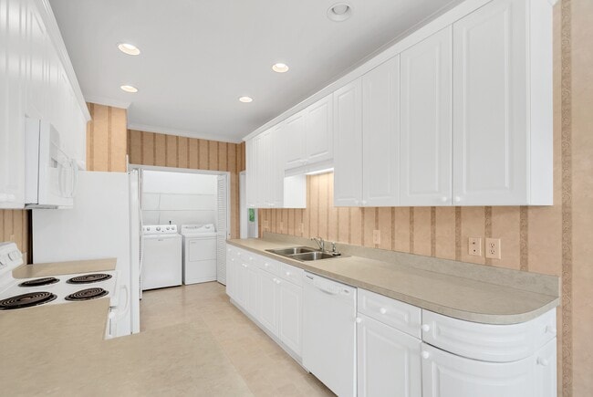 Building Photo - 7018 Sunrise Cir