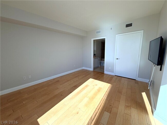 Building Photo - 322 Karen Ave