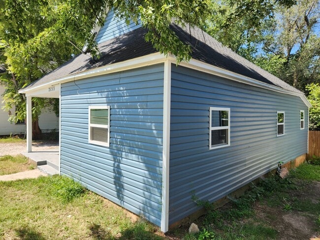 Building Photo - Spacious 3-Bedroom, 1-Bathroom Home AVAILABLE NOW!!