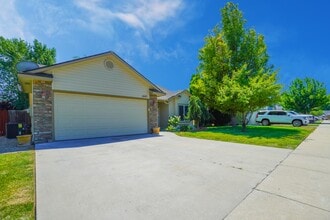 Building Photo - 1445 W Silver Salmon Dr