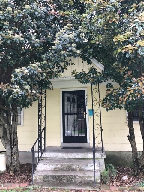 Front entry - 2289 Monroe Ave