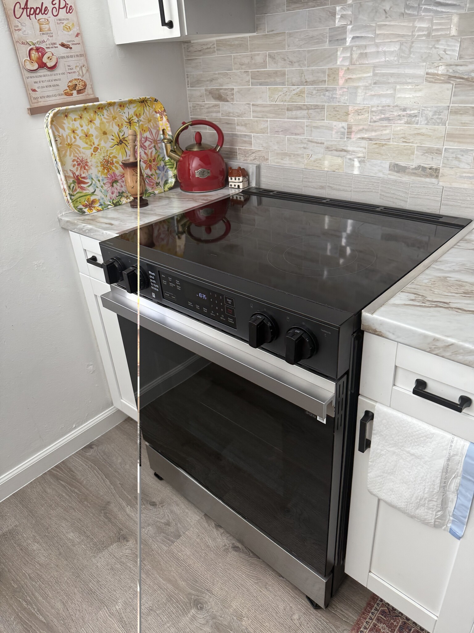 Kitchen range - 191 NW 17th Ave