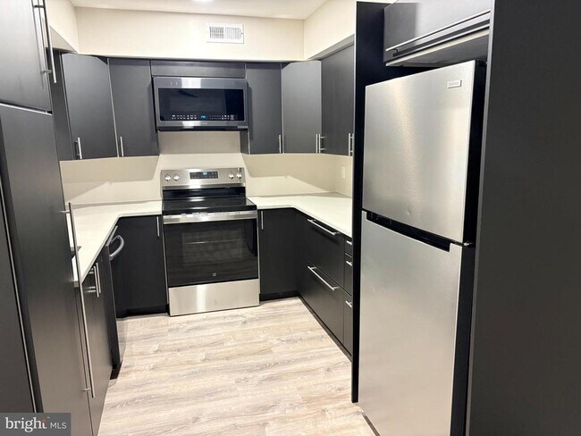 Building Photo - 601 Gregorys Way