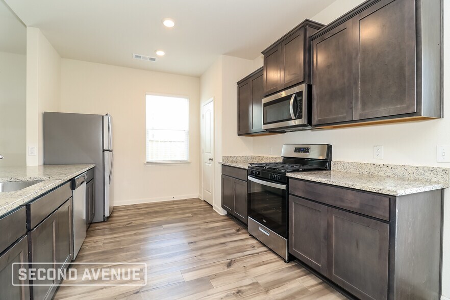 Building Photo - 1329 Woodwinds Dr
