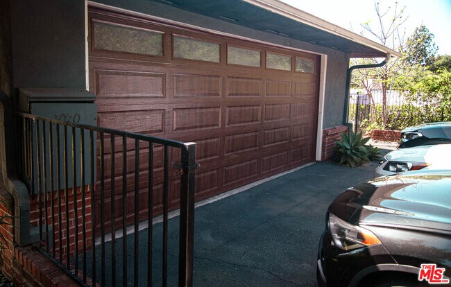 Building Photo - 1070 Norumbega Dr