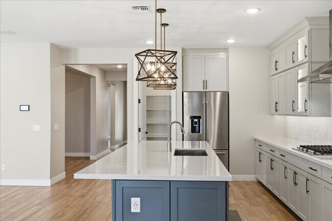 Building Photo - 2225 N 140th Dr